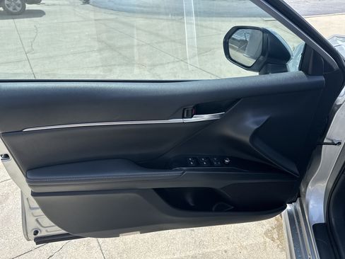 Used 2019 Toyota Camry XSE FWD image 13