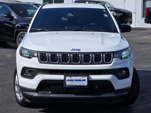 Used 2025 Jeep Compass Latitude image 3