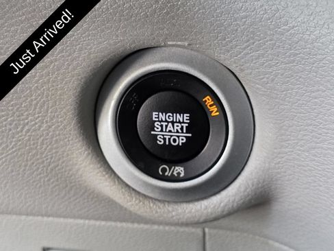 Used 2024 Chrysler Pacifica Touring-L FWD image 22