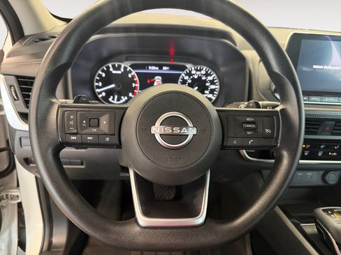 Used 2024 Nissan Rogue S FWD image 14