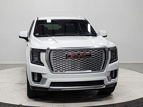 Used 2022 GMC Yukon XL Denali image 2