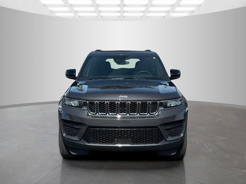 Certified 2024 Jeep Grand Cherokee Laredo w/ Luxury Tech Group I AWD/4WD image 2