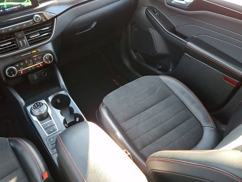 Certified 2022 Ford Escape SEL w/ SEL Stealth AWD Package image 16