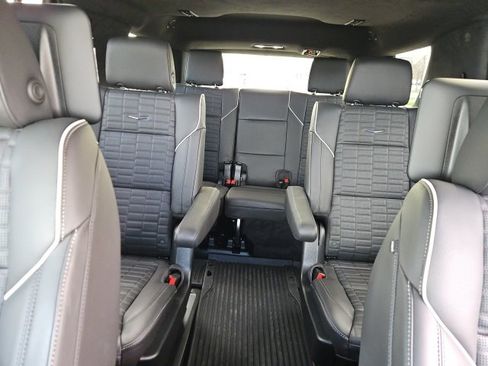 Used 2025 Cadillac Escalade Sport Platinum w/ LPO, ONYX Package image 32