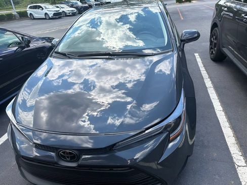 Used 2025 Toyota Corolla LE FWD image 2