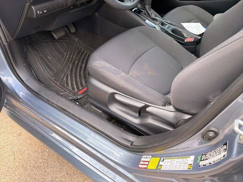Used 2022 Toyota Corolla LE FWD image 7