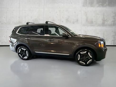 Used 2024 Kia Telluride S image 4