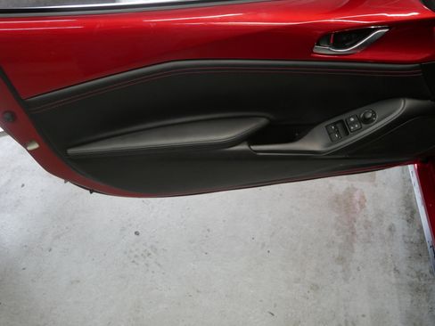 Used 2016 MAZDA MX-5 Miata Club RWD image 9