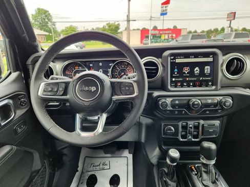 Used 2023 Jeep Wrangler Sahara image 13