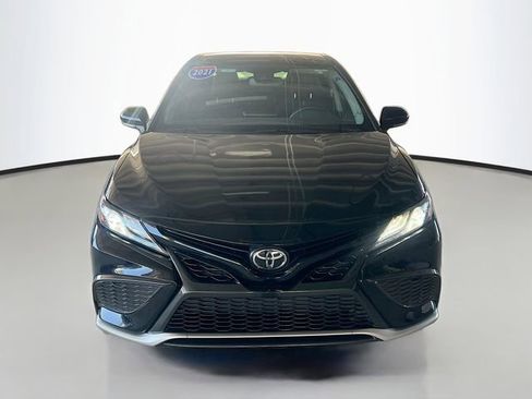 Used 2021 Toyota Camry XSE image 3
