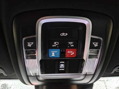 Used 2026 RAM 2500 Laramie AWD/4WD image 38