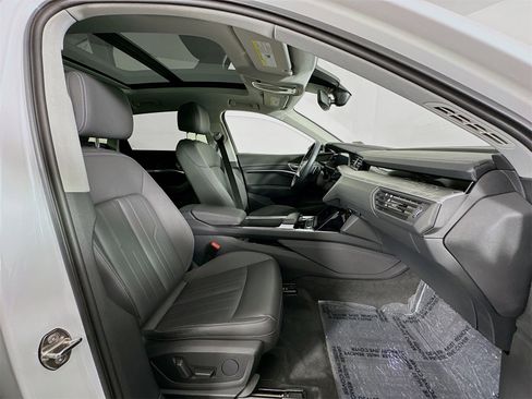 Used 2021 Audi e-tron Premium w/ Convenience Plus Package image 29