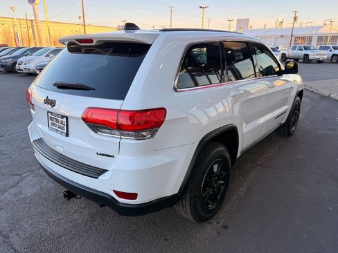 Used 2017 Jeep Grand Cherokee Laredo image 5
