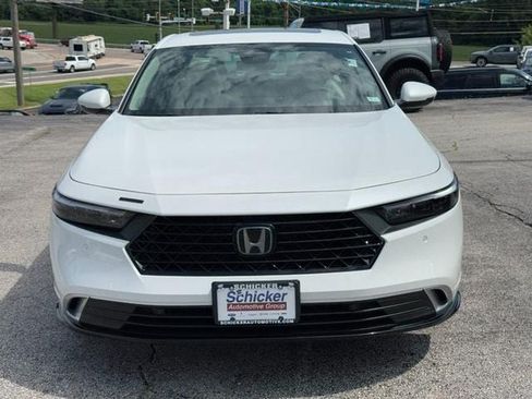 Used 2023 Honda Accord Touring image 9