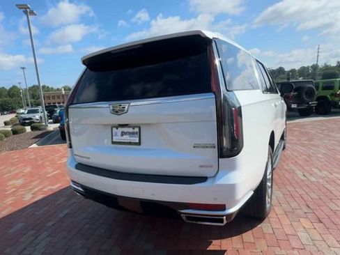 Used 2024 Cadillac Escalade ESV Premium Luxury RWD image 2