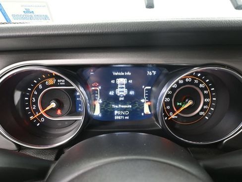 Used 2019 Jeep Wrangler Unlimited Sahara AWD/4WD image 30