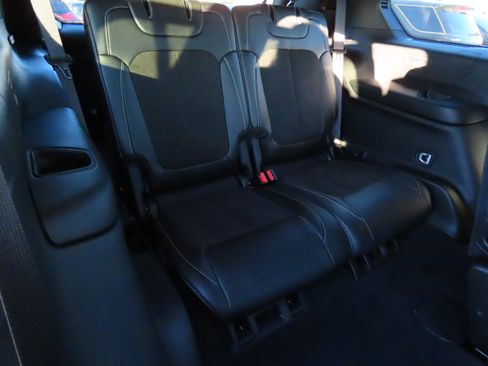 Used 2023 Jeep Grand Cherokee L Laredo image 15