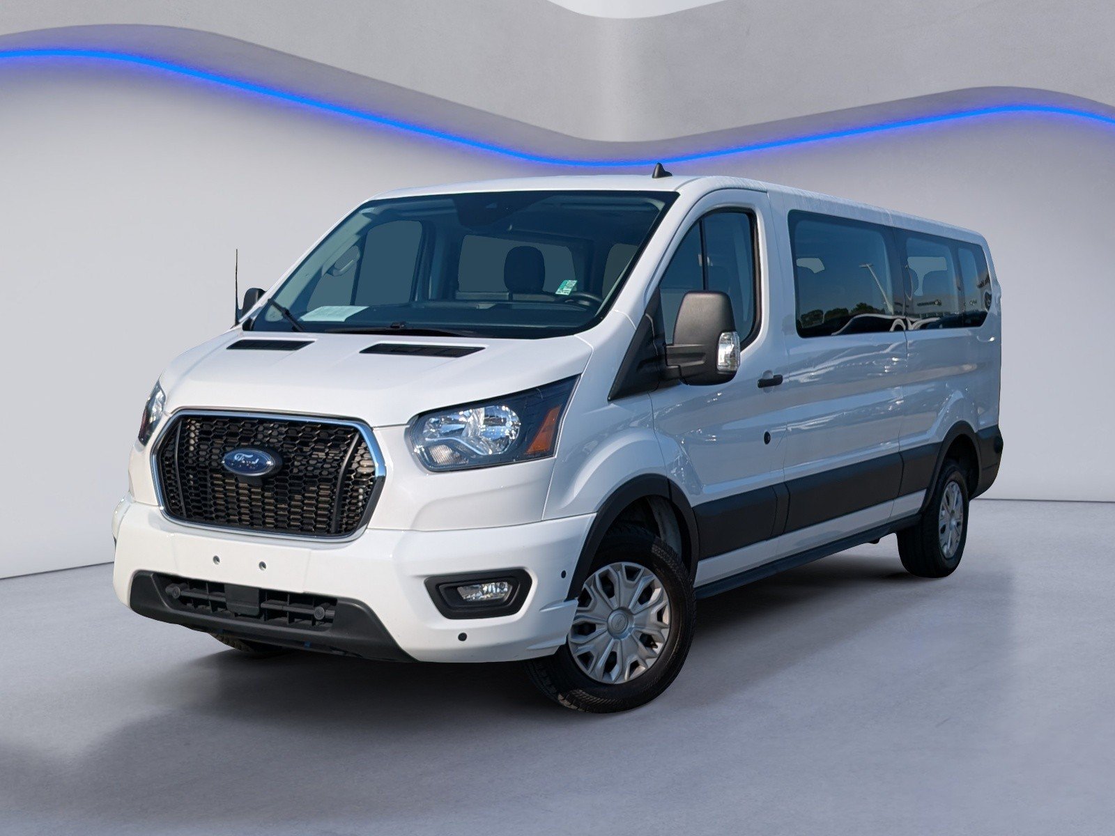 Used 2024 Ford Transit 350 XLT RWD image 2