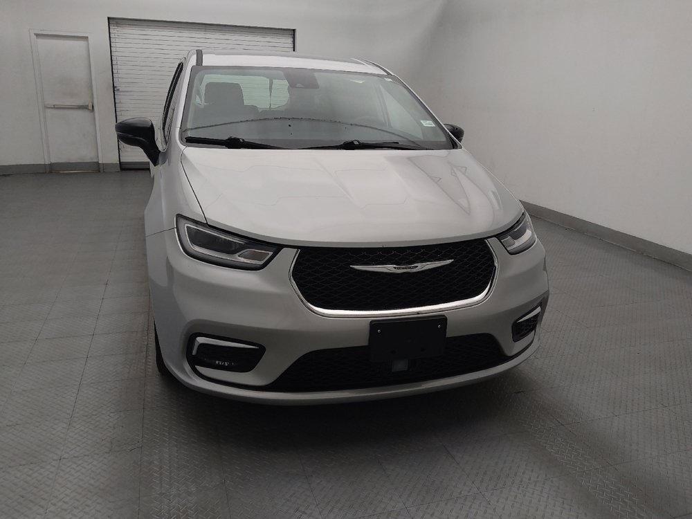 Used 2024 Chrysler Pacifica Touring-L FWD image 14