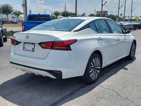 Used 2025 Nissan Altima 2.5 SV FWD image 7