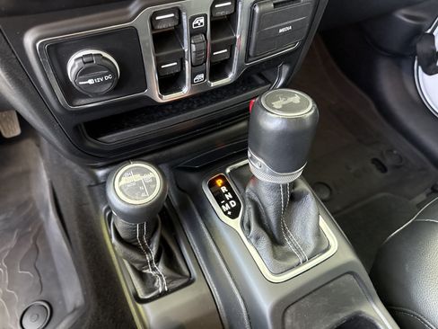 Used 2022 Jeep Wrangler Unlimited Sahara w/ Cold Weather Group AWD/4WD image 19