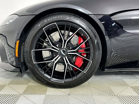 Used 2022 Aston Martin V8 Vantage Roadster image 4