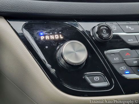 Used 2024 Chrysler Pacifica Touring-L image 22