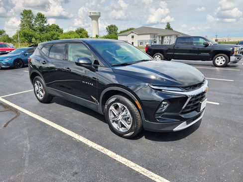 Used 2025 Chevrolet Blazer LT AWD/4WD image 9