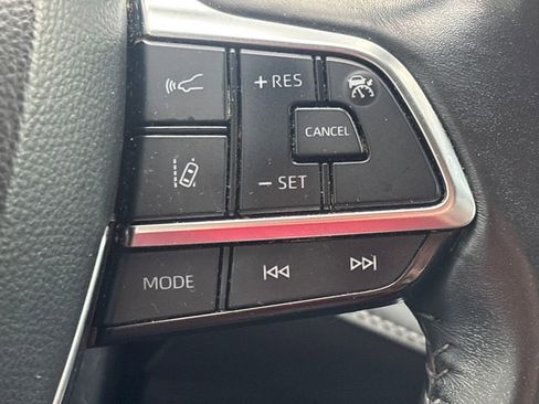 Used 2021 Toyota Highlander XLE image 22