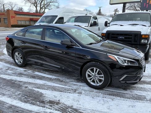 Used 2017 Hyundai Sonata SE w/ Cargo Package image 2