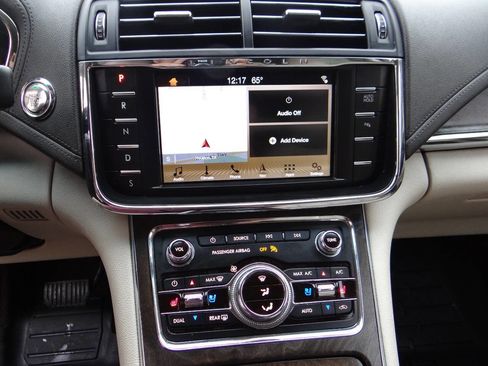 Used 2017 Lincoln Continental Reserve image 17