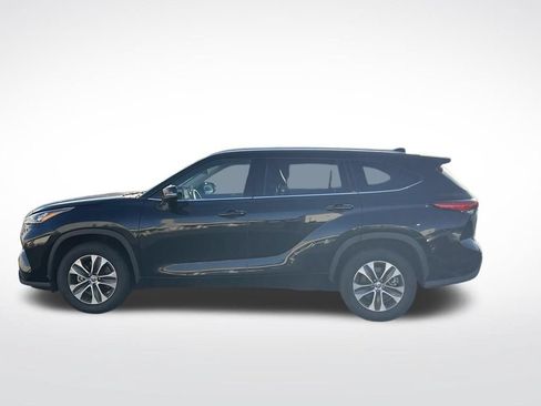 Used 2020 Toyota Highlander XLE FWD image 2