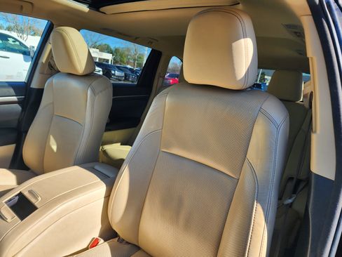 Used 2016 Toyota Highlander Limited image 22