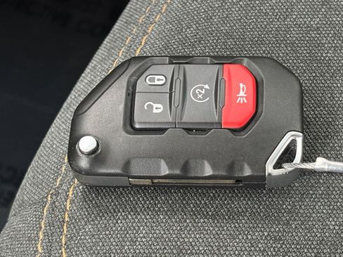Used 2025 Jeep Wrangler Unlimited Sahara AWD/4WD image 21
