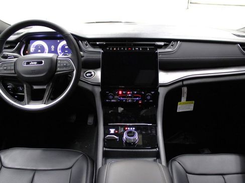 New 2025 Jeep Grand Cherokee Limited w/ Luxury Tech Group II image 9