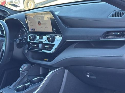 Used 2023 Toyota Highlander XSE image 26