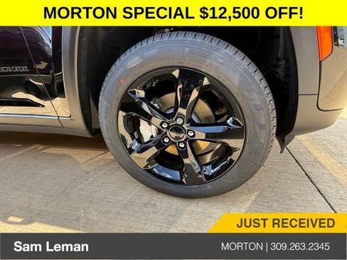 New 2025 Jeep Grand Cherokee Limited w/ Black Appearance Package image 4