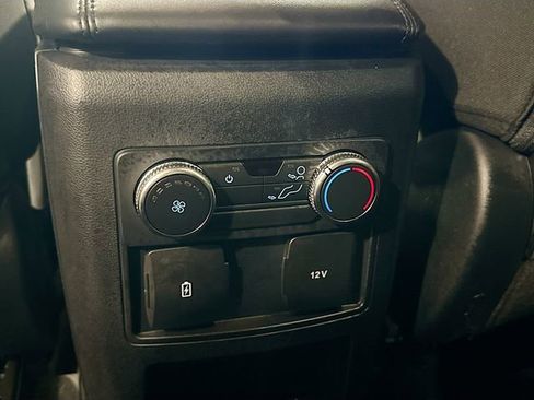 Used 2021 Ford Explorer XLT image 25