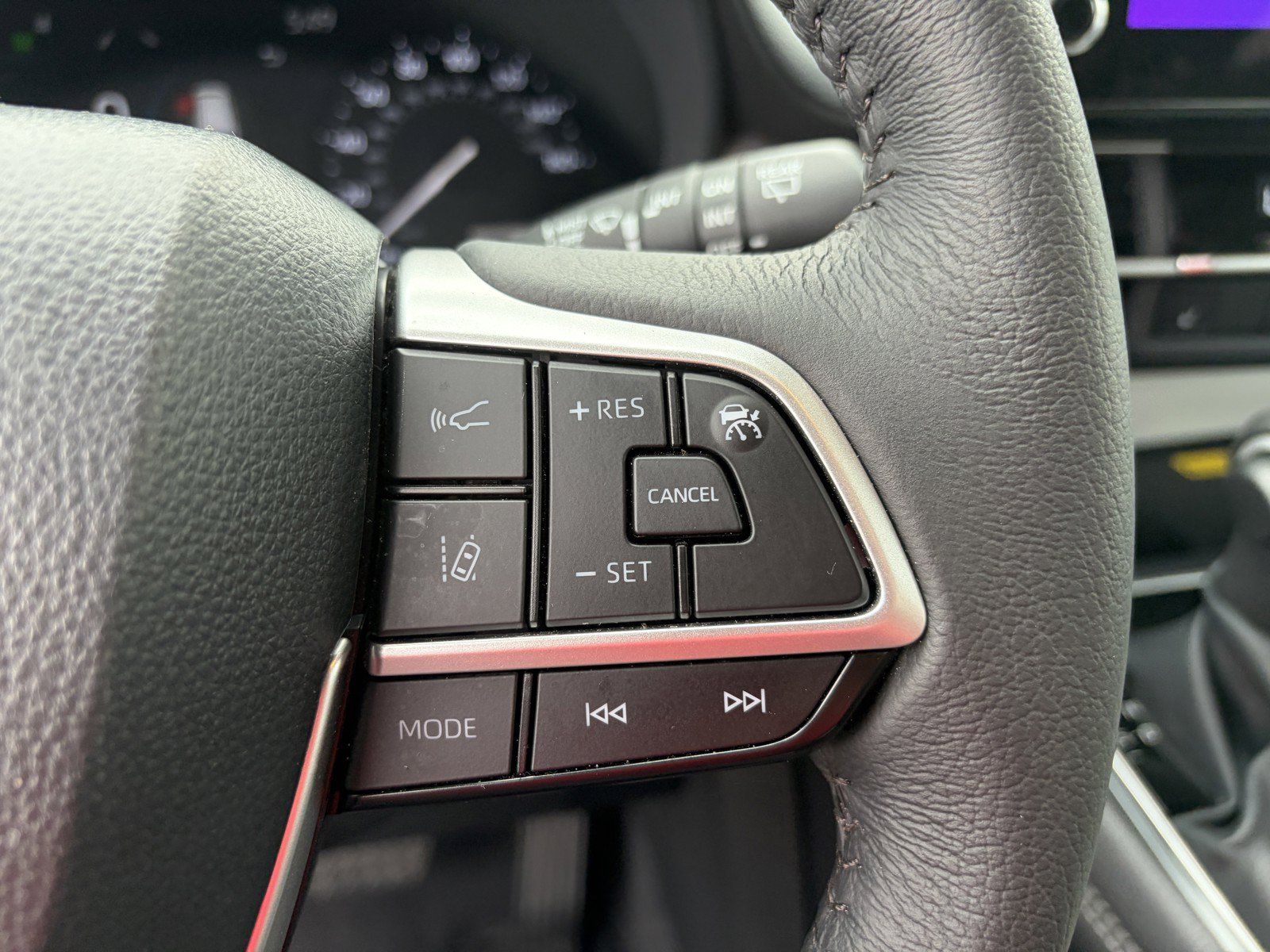 Used 2026 Toyota Sienna XLE FWD image 17