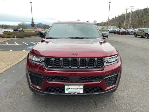 New 2026 Jeep Grand Cherokee Altitude AWD/4WD image 2