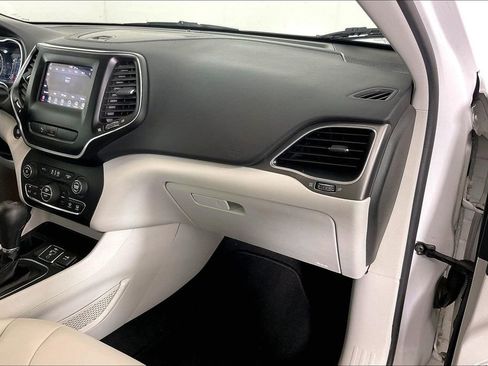 Used 2020 Jeep Cherokee Latitude Plus w/ Comfort/Convenience Group FWD image 20