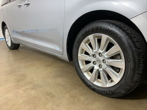 Used 2013 Toyota Sienna XLE AWD/4WD image 6