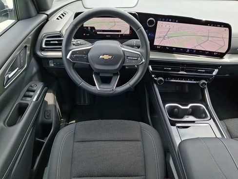 Used 2024 Chevrolet Traverse LS FWD image 11