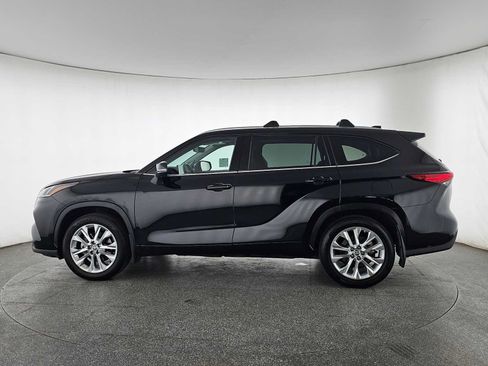Used 2023 Toyota Highlander Limited FWD image 11