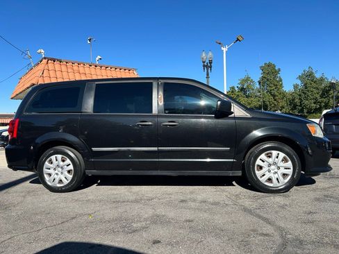 Used 2014 Dodge Grand Caravan American Value Package w/ UConnect Hands-Free Group image 3