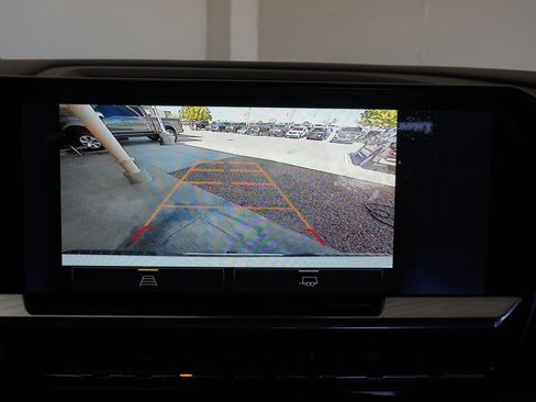 Used 2023 Chevrolet Silverado 1500 LT image 32