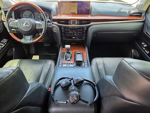 Used 2017 Lexus LX 570 4WD w/ Luxury Package image 17