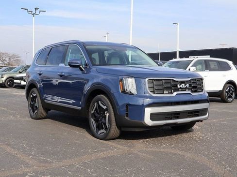 New 2025 Kia Telluride S image 1