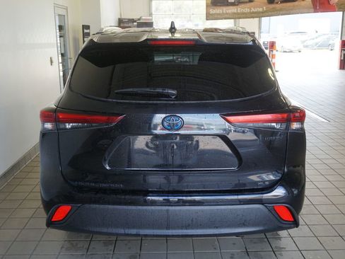 Used 2023 Toyota Highlander XLE AWD/4WD image 15