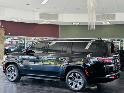 Used 2025 Jeep Wagoneer Series II AWD/4WD image 13